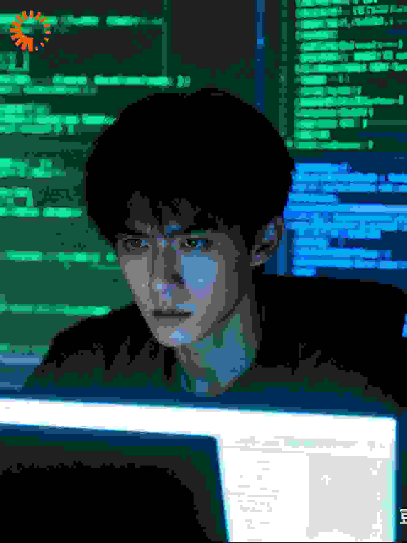 我在暗网卖明星隐私，却看见我妈